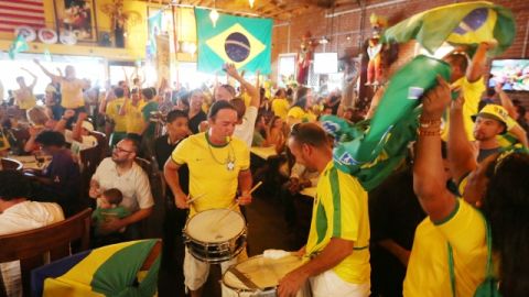 GLENDALE, CA-070414-  Brazilian football fans celebrate their victory over colombia at Gauchos Village restaurant in Glendale.  Photo by J. Emilio Flores/La Opinion