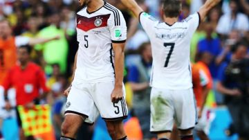 El defensa Mats Hummels (5) celebra su gol sobre Francia, que puso a Alemania en semifinales.