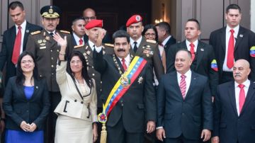 El presidente Nicolás Maduro y otros funcionarios en la celebración de la Independencia.