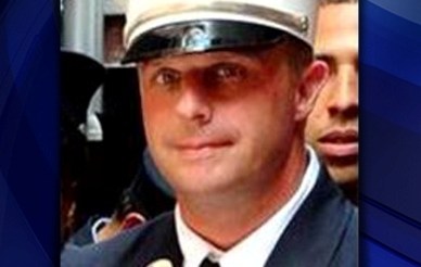 Gordon Ambelas fue encontrado inconsciente en medio del fuego y sufrió múltiples lesiones.