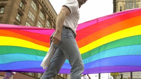 La comunidad LGBTQ lucha pos obtener beneficios médicos  para sus miembros indocumentados.