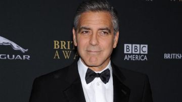 George Clooney luce siempre impecable.