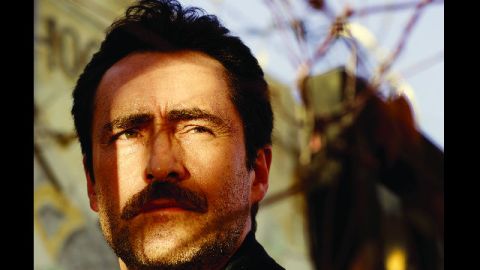Demián Bichir estrenó su reciente película "The Bridge"