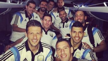 La selección argentina arribó a San Pablo para el partido contra Holanda.