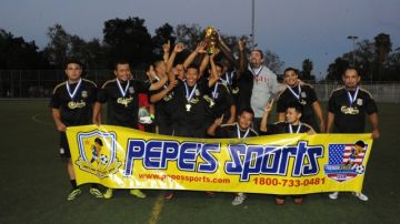 Rayos de Oriente celebran el título en la Copa Pepe's Sport.