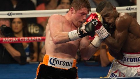 Saúl "Canelo" Álvarez ganó por decisión unánime la pelea
