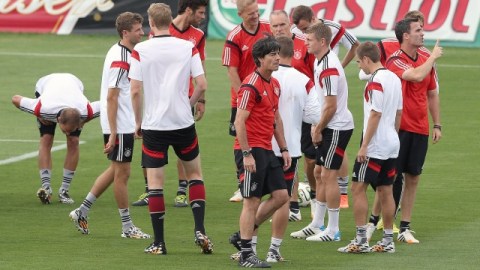 La selección teutuna entrenando para el vital partido de hoy contra Argentina, en el estadio Maracaná.