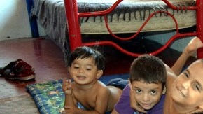 Menores migrantes no acompañados llegan casi a diario al albergue Todo por Ellos, donde se les proporciona alojamiento temporal.