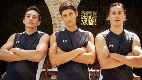 Gabriel Luna es la estrella de 'Matador', que se estrena hoy. En la foto, junto a Tanc Safe (centro) y Peter Gadiot (der.).