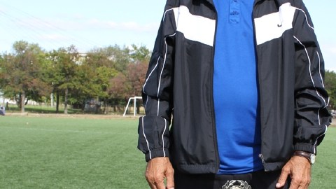 Sal Rapaglia, con el trofeo que disputa a su nombre.