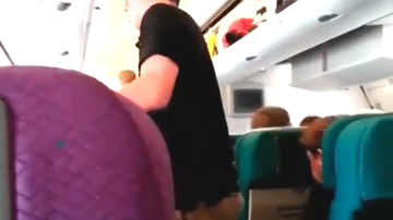 El video fue subido a Instagram por uno de los pasajeros del avión.