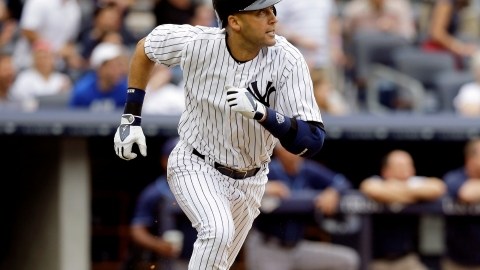 Derek Jeter conectó un imparable y produjo una carrera en el triunfo de los Yankees sobre los Rojos de Cincinnati.