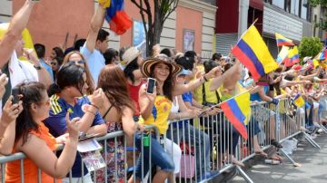 Cententares de colombianos se reúnen cada año en el Desfile Colombiano en Queens.
