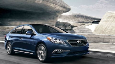 El Sonata del 2015 está equipado con Control Electrónico de Estabilidad.