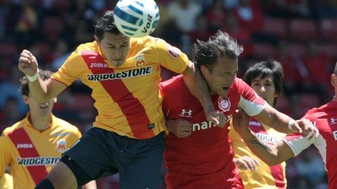 Toluca buscó por arriba a Pablo Velázquez, pero Morelia aguantó y se llevó un punto.