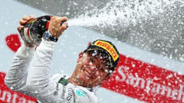Nico Rosberg, de la escudería Mercedes, celebra el triunfo en el Gran Premio de Alemania.
