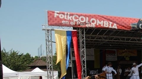 Decenas de colombianos se reunieron en el museo de Queens el fin de semana pasado para celebrar el día de la independencia.