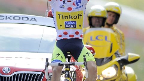 Rafal Majka, de Saxo Tinkoff, celebra la victoria.