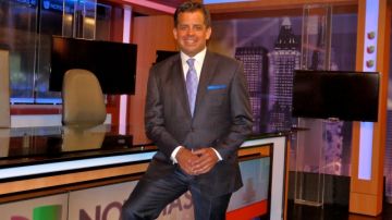 El presentador Jorge Viera  está al frente del noticiero local de Univisión, reemplazando al veterano periodista Rafael PIneda.