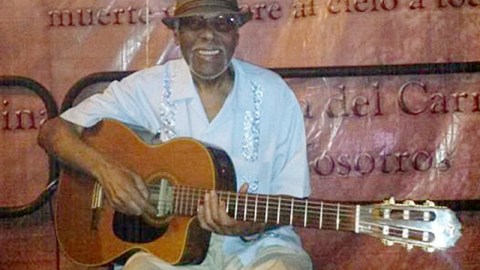 Rufino Ortiz, destacado guitarrista peruano que ha tocado con artistas como Chabuca Granda, reside en Nueva York hace 35 años.