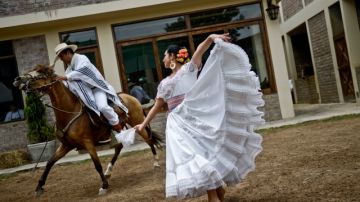 La Marinera, baile tradicional del Perú.