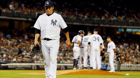 Hiroki Kuroda deja la loma en el sexto inning. Tuvo una labor aceptable.