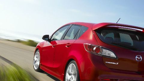 Además, el Mazda6 del 2014, con 821 puntos, recibió los más altos honores en el segmento de los vehículos medianos.