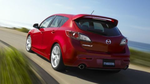 Además, el Mazda6 del 2014, con 821 puntos, recibió los más altos honores en el segmento de los vehículos medianos.