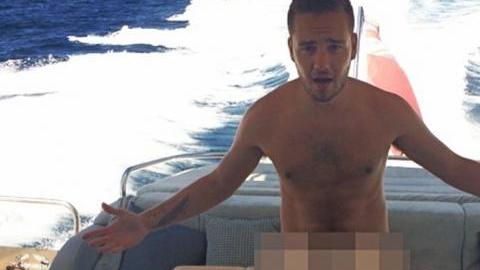 "¡Maldita sea! ¡Ese era mi último bañador!", escribió en su cuenta.