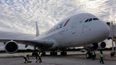 El gobierno sudamericano afirma que esta negociando con las firmas aéreas para la liberación de divisas.