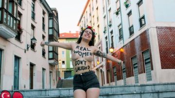 Miembros del grupo Femen, en Turquía, se unieron a la campaña de sonrisas.