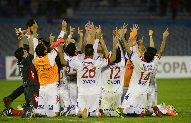 Los jugadores de Nacional de Paraguay celebran su paso a la final de la Libertadores.