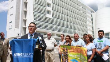 Joselo Lucero se unió ayer a varias organizaciones para exigir, frente la Corte Federal en Central Islip, una investigación de la muerte del salvadoreño José Sánchez, ocurrida en 2010.