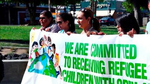 El concejal Cedillo exhortó a DHS que se asegure que los niños tengan apoyo legal y a una reunificación expedita con sus familias.