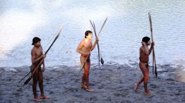 Indígenas recibieron tratamiento médico antes de volver a la selva.