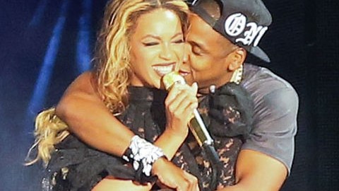 Beyoncé publicó una foto en su cuenta de Instagram en la que se ve a la pareja muy acaramelada.