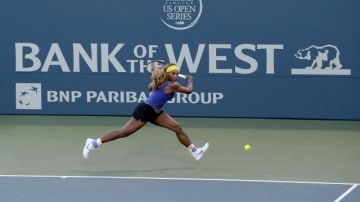 Serena Williams regresó a la  competencia la noche del jueves y derrotó a Karolina Pliskova.