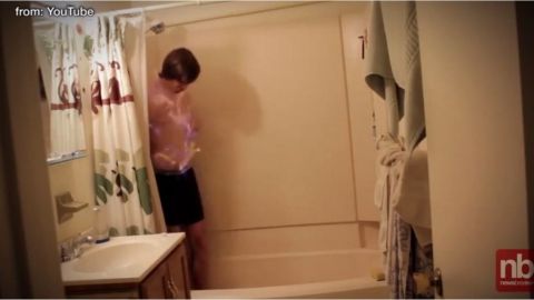 El nuevo 'trend' consiste en bañarse en liquido inflamable y prenderse fuego.