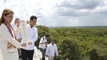 La ceremonia de entrega del certificado se realizó en la zona arqueológica, ubicada en el estado de Campeche.