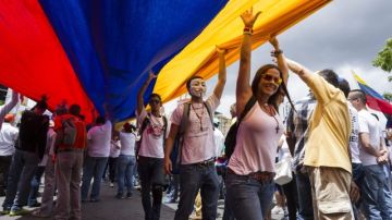 Estudiantes y simpatizantes de la oposición durante una marcha en Chacaito.