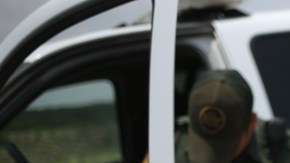 Madres con niños pequeños y con condiciones para recibir asilo, están recibiendo el mismo trato que se les da criminales peligrosos por autoridades migratorias.