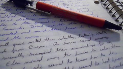 Hay escritores que mueren ineditablemente.