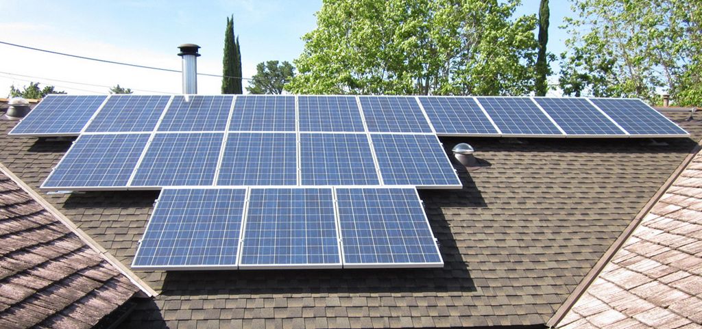 Los paneles solares SunPower instalados en las casas servirán para cargar autos eléctricos.