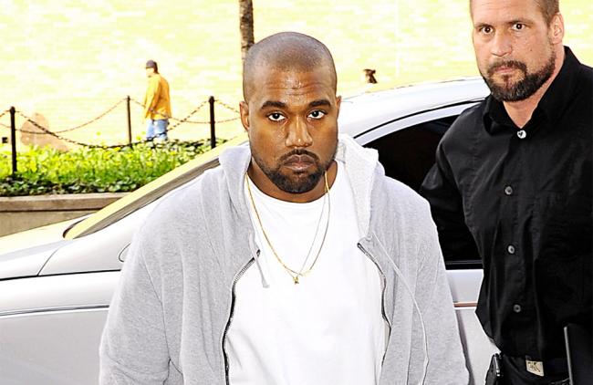Kanye West fue condenado a dos años de libertad condicional por atacar a un fotógrafo.