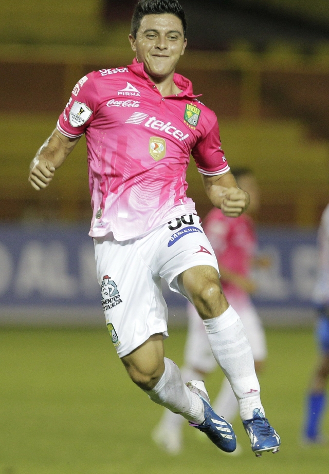 Luis López marcó uno de los cuatro goles del  León.