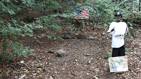 La figura parecía real.