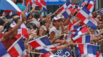 Dominicanos y otros latinos celebraron en la Avenida de Las Américas.