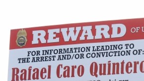 Un anuncio que ofrece  recompensa por el narco  Rafael Caro Quintero se ubica en la Autopista 5, a la altura de Slauson.