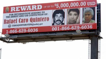 Un anuncio que ofrece  recompensa por el narco  Rafael Caro Quintero se ubica en la Autopista 5, a la altura de Slauson.