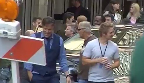 En un vídeo grabado por un espectador se ve al actor interpretando una de las escenas de la película.